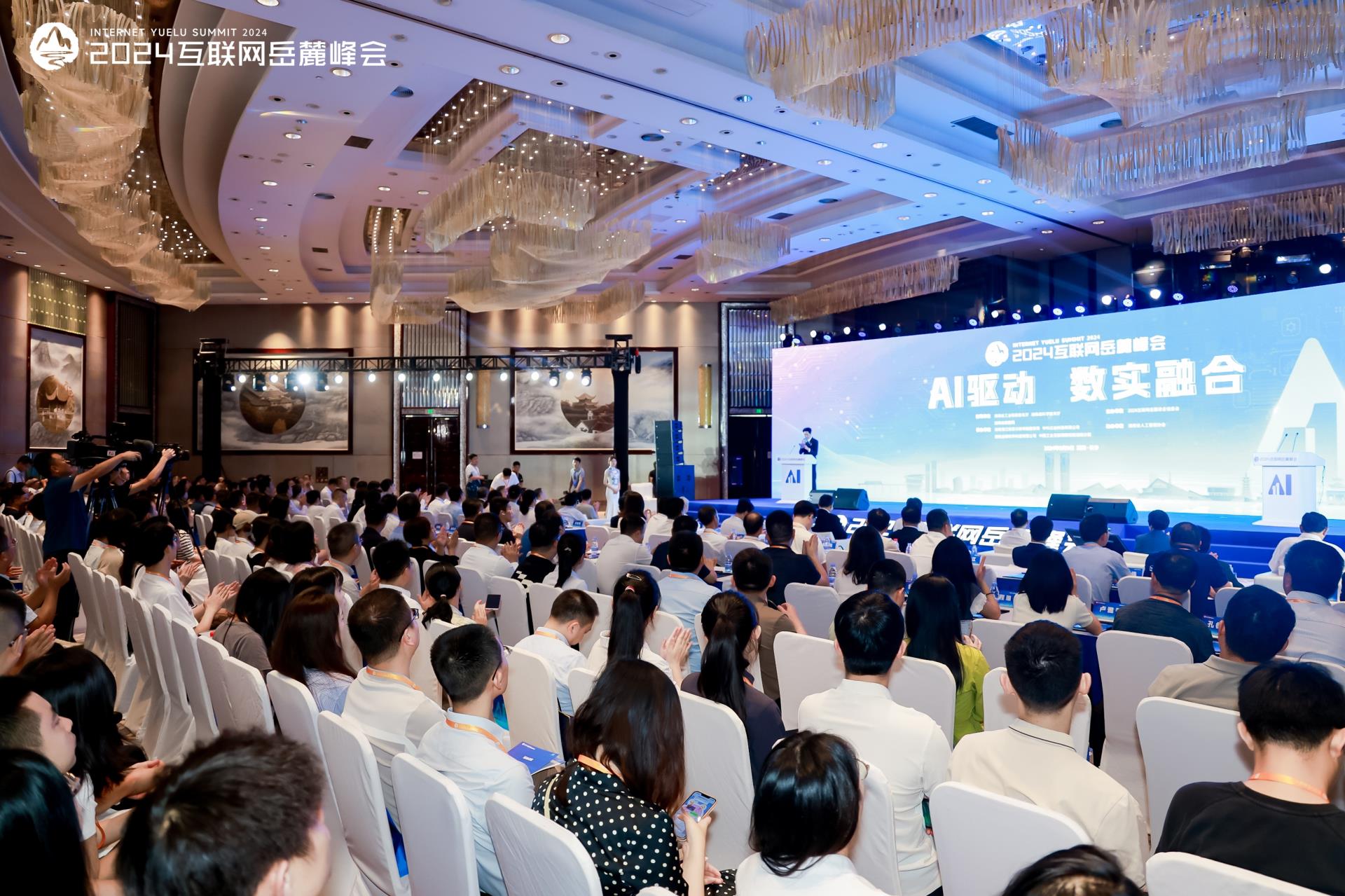 金狮贵宾会·宾至如归-尊贵显赫